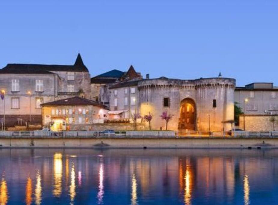 Magnifique T2 Avec Balcon Centre-Ville Cognac Exterior foto